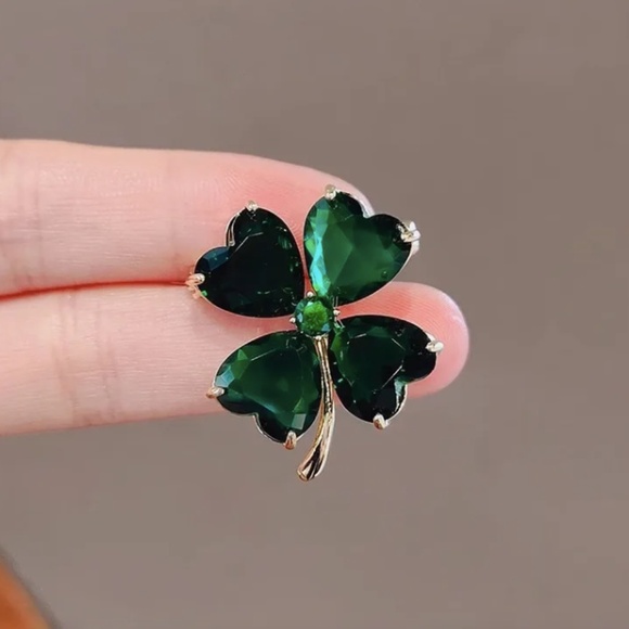 4 leafed clover brooch BNIP shamrock St Patrick's Day Ireland pin - Picture 2 of 4